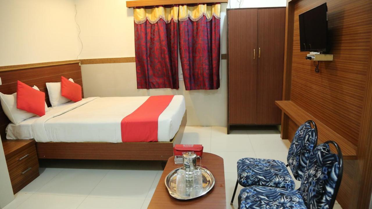 Hotel Kumaran Millenium Residency à Vellore Extérieur photo